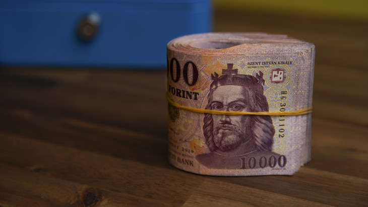 A kormány egymillió forintot ad ajándékba, 1 feltétel van!