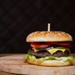 Óriási hamburgert ehetünk ezen a pompás helyen 16,000 forintért!